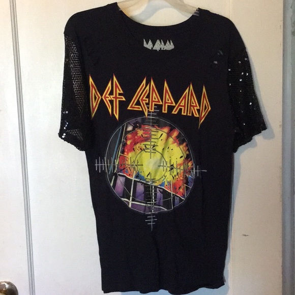 Tops - Def Leppard Band Tee